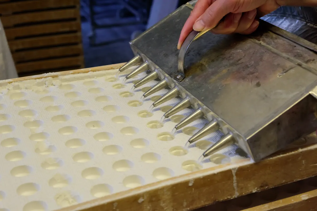 Werkzeug zum Ausformen der Rumpastillen im Stärkebett