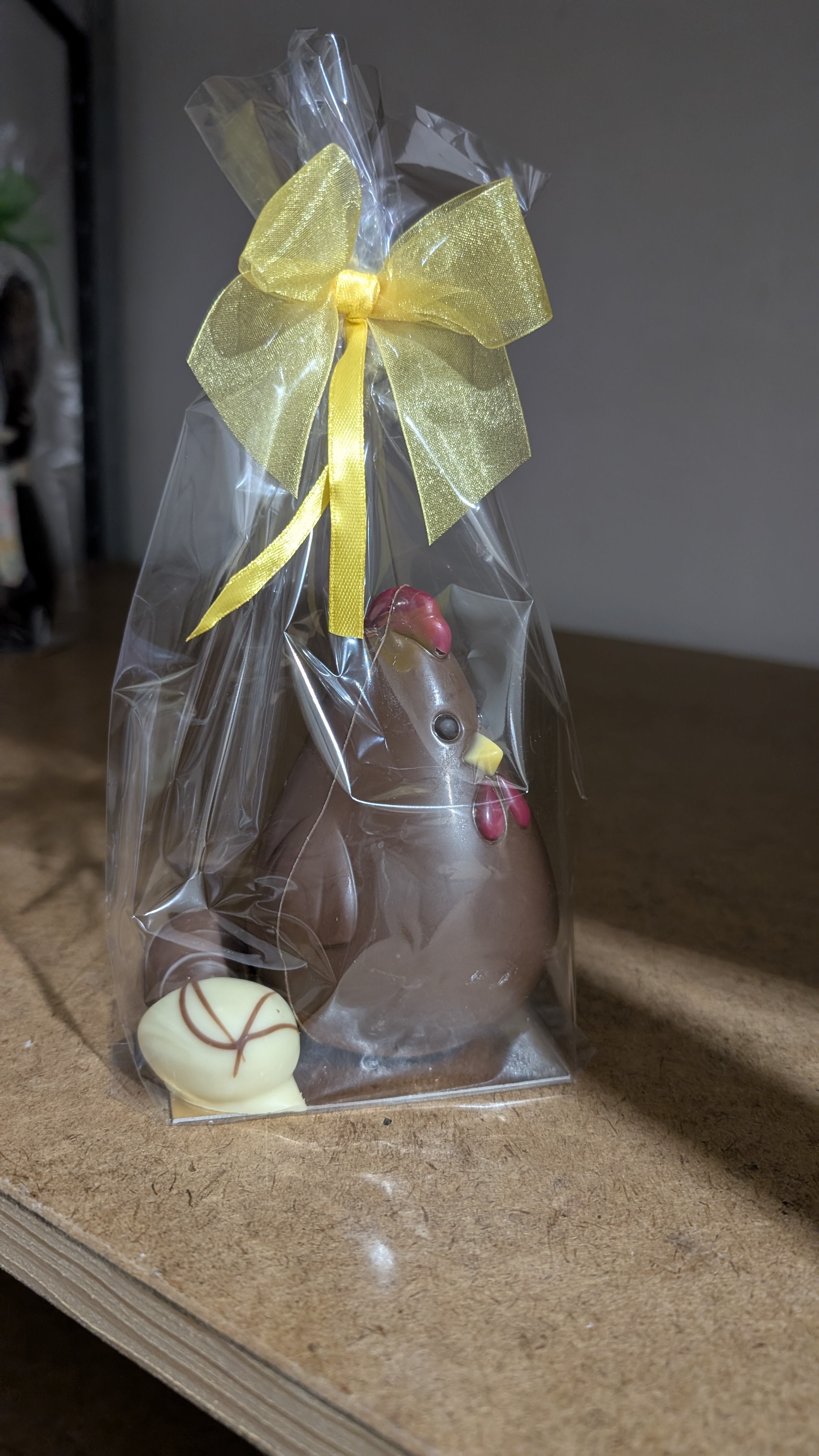 Henne mit Ei Vollmilch